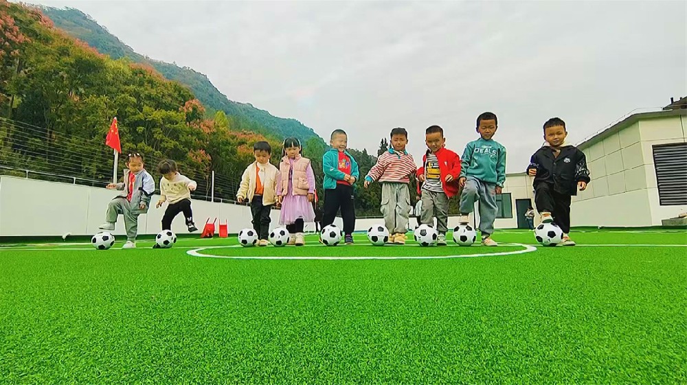 幼儿园足球场、幼儿园足球运动
